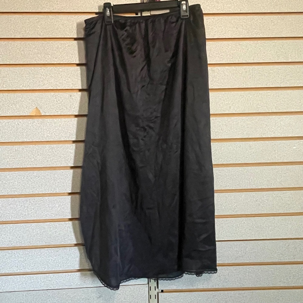 Vassarette Black Nylon Lace Trim Half Slip Skirt Style 11-122 Womens XL‎ 32-44